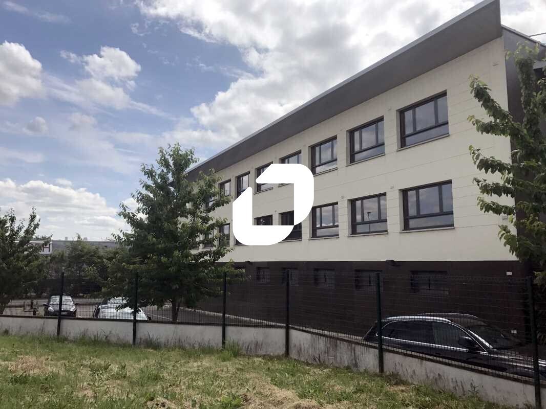 Light Industrial in Chanteloup-les-Vignes to rent Building Photo- Image 1 of 7