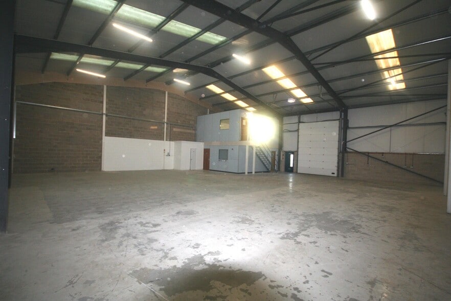 Centurion Way, Warminster to rent - Building Photo - Image 2 of 9