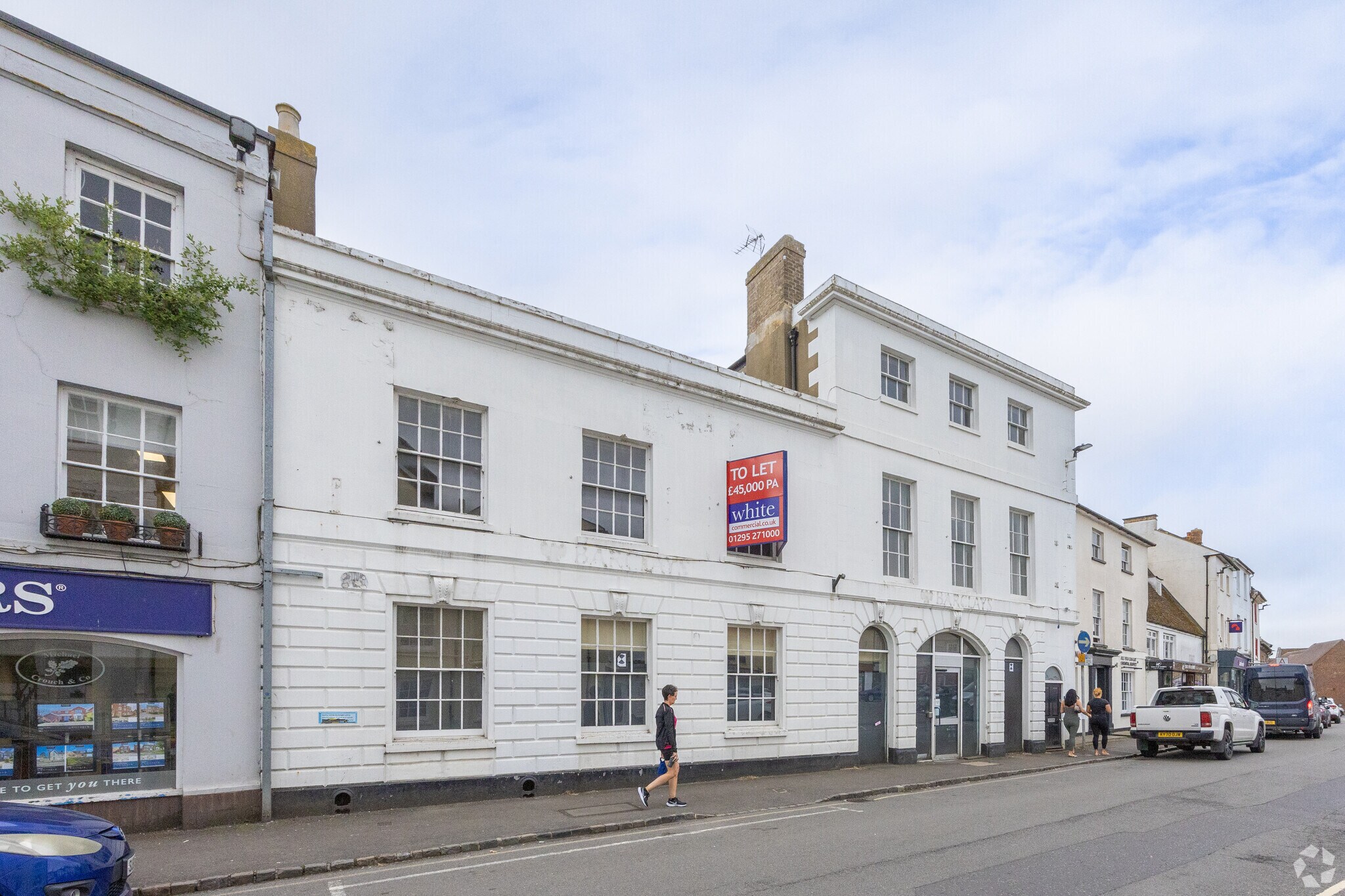 36 Market Sq, Bicester to rent Primary Photo- Image 1 of 16