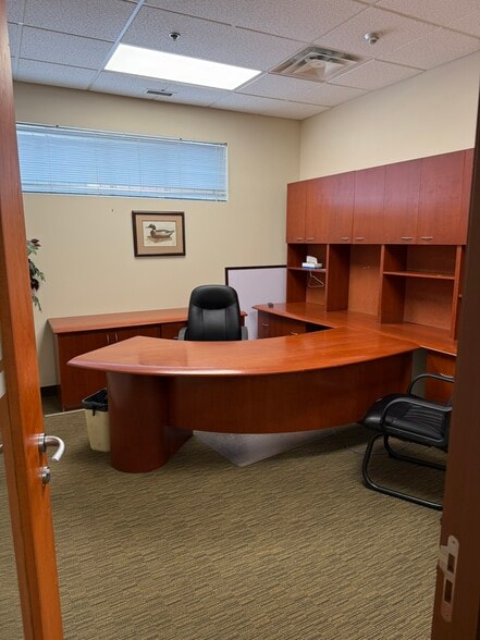 4646 Dufferin St, Toronto, ON to rent - Building Photo - Image 2 of 4