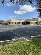 1701 SE Hillmoor Dr, Port Saint Lucie, FL for rent Primary Photo- Image 1 of 23