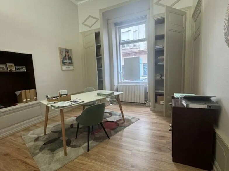 Office in Villefranche-sur-Saône to rent - Interior Photo - Image 2 of 3
