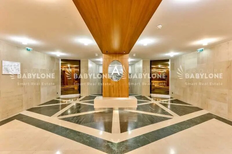 1 Rue Royale, Saint-Cloud to rent - Lobby - Image 3 of 4