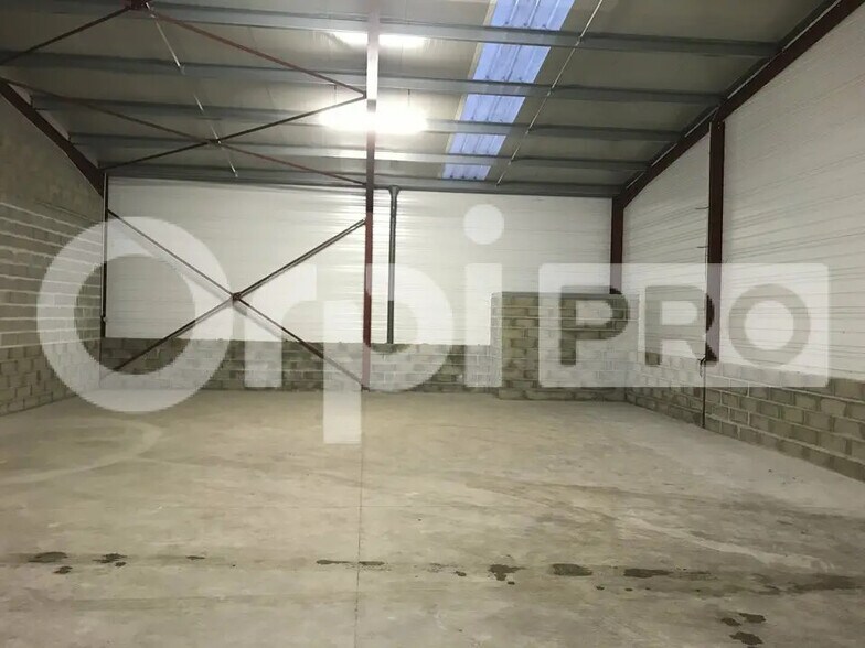 Light Industrial in Cestas to rent - Interior Photo - Image 2 of 8