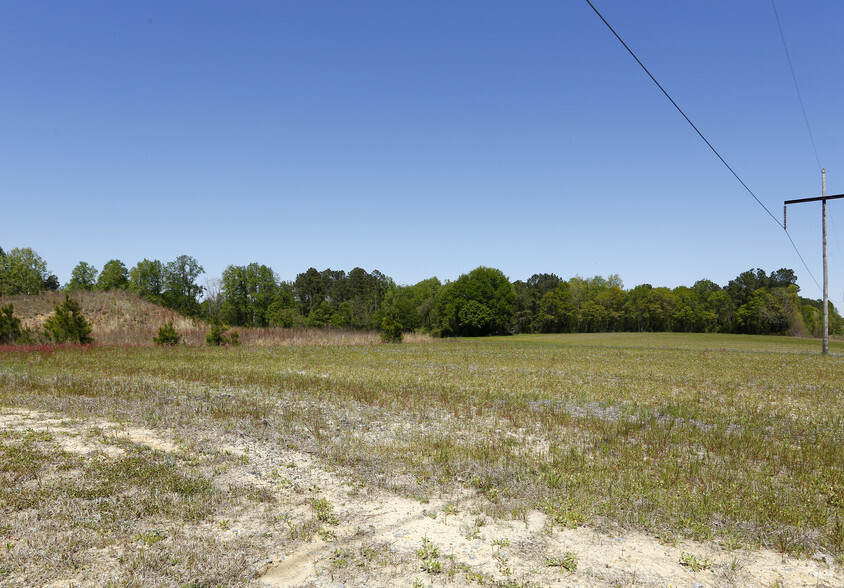 Four Oaks Pky, Four Oaks, NC for rent - Building Photo - Image 1 of 3