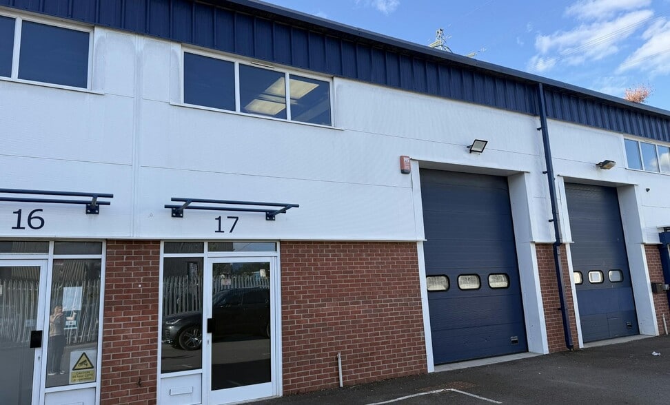 Southmead Clos, Swindon to rent - Building Photo - Image 1 of 5