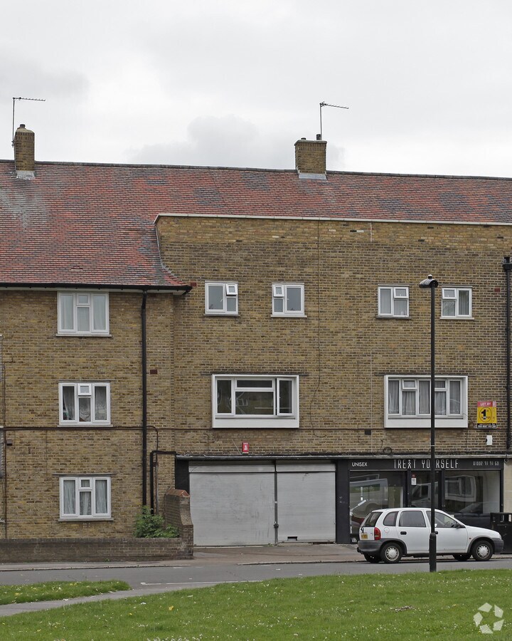 49 Kempe Rd, Enfield EN1 4QT UK