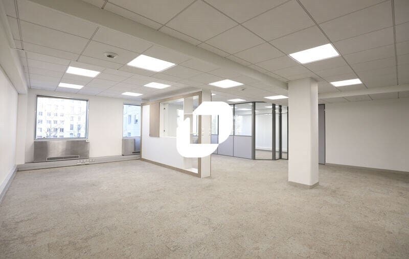 Office in Lyon for sale - Building Photo - Image 1 of 34
