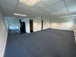 Beveridge Sq, Livingston to rent Interior Photo- Image 2 of 3