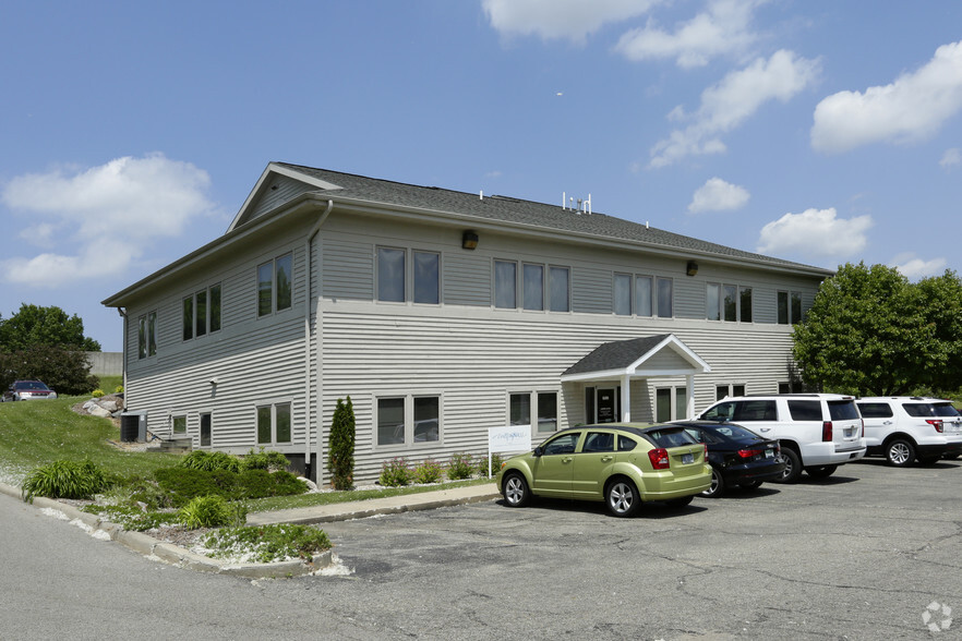 600 3 Mile Rd, Grand Rapids, MI for rent - Building Photo - Image 2 of 9