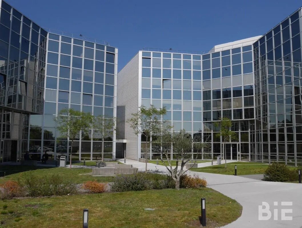 Office in Pessac to rent Building Photo- Image 1 of 17