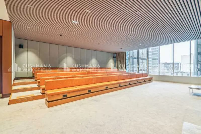 5 Place De La Pyramide, Puteaux to rent - Building Photo - Image 2 of 21