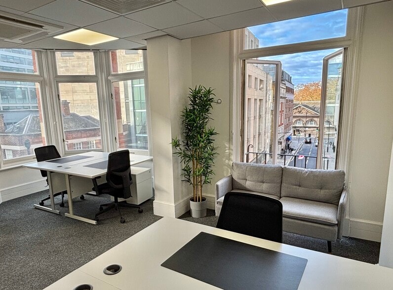 13 Palace St, London to rent - Interior Photo - Image 2 of 16