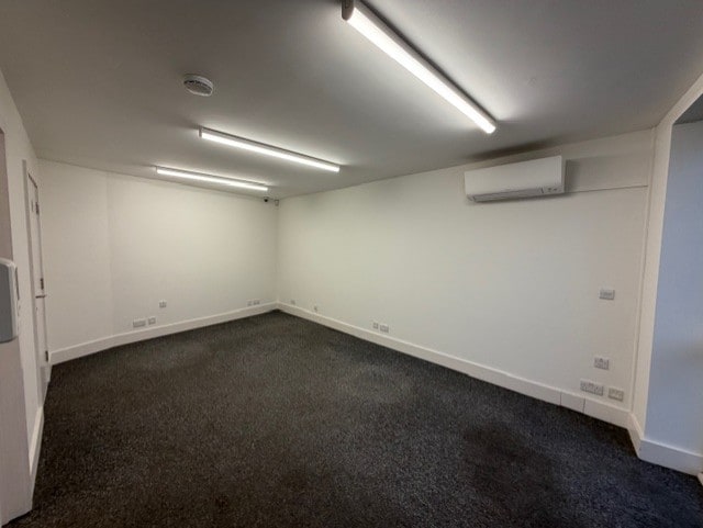 97 Bellevue Rd, London to rent Interior Photo- Image 1 of 2