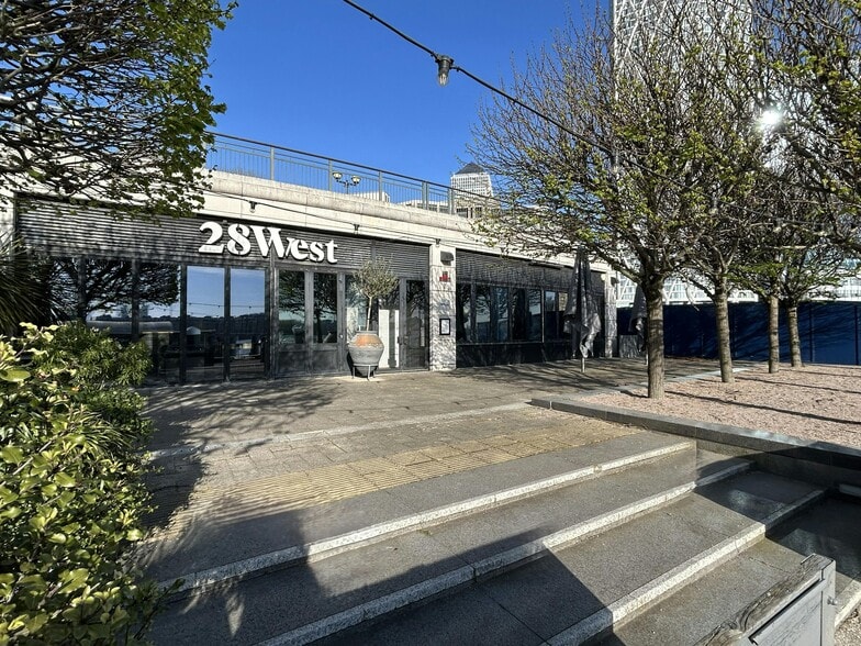 28-30 Westferry Circ, London to rent - Building Photo - Image 2 of 9