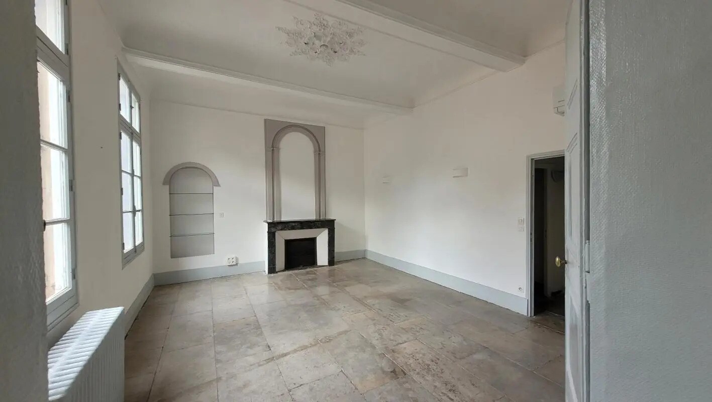 Retail in Montpellier to rent Interior Photo- Image 1 of 8