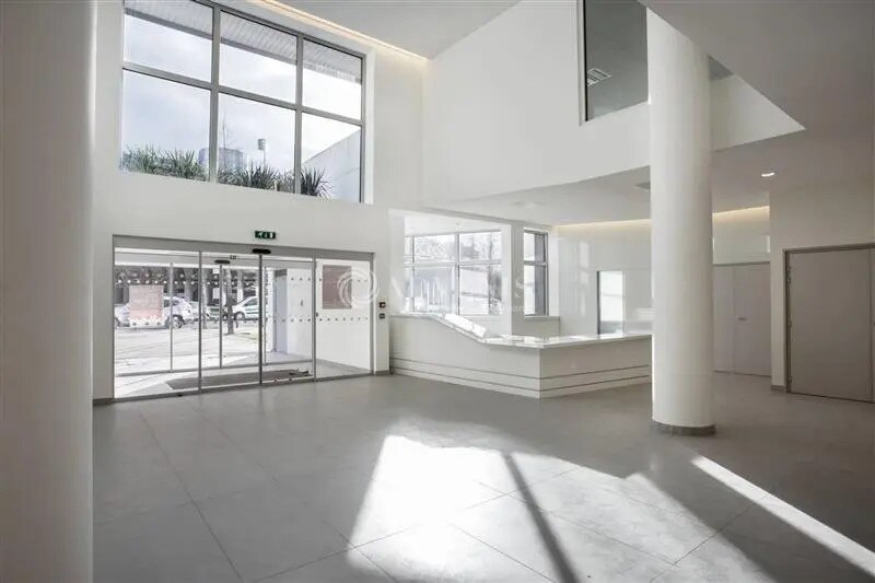 Office in Noisy-le-Grand to rent Building Photo- Image 1 of 13