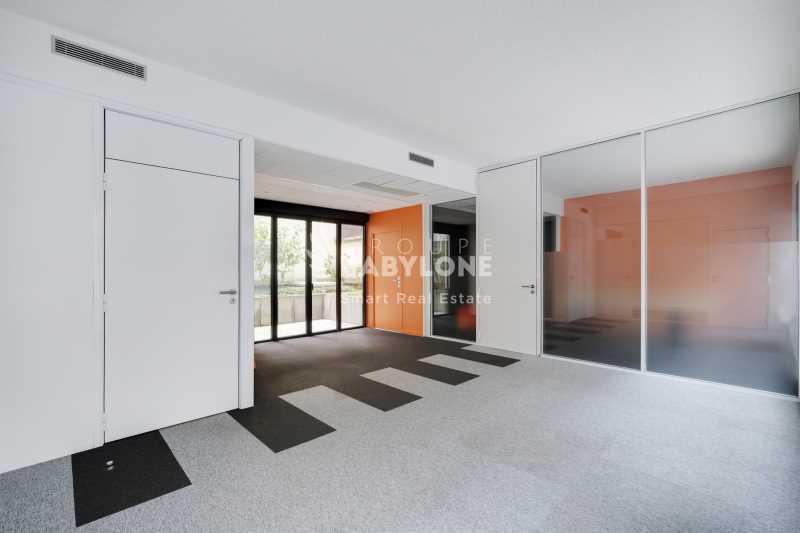 21-23 Rue Saint-Pierre, Neuilly-sur-Seine to rent - Interior Photo - Image 3 of 7