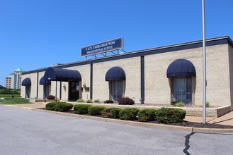 1475 Fairgrounds Rd, Saint Charles, MO for rent Building Photo- Image 1 of 3