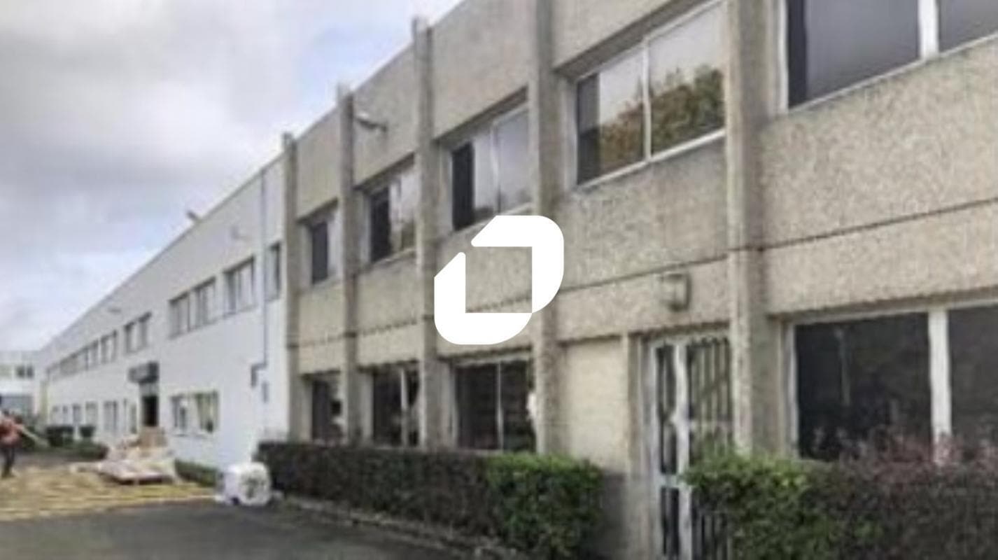 Industrial in Buc to rent Building Photo- Image 1 of 6