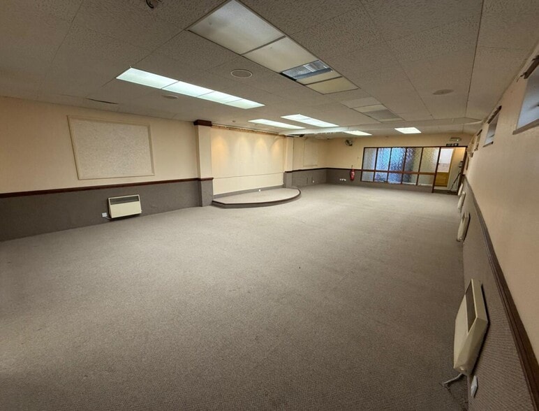 38 Morehall Avenue, Folkestone to rent - Building Photo - Image 2 of 12