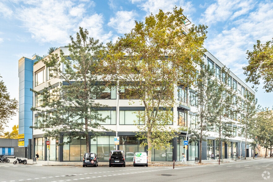 Carrer de Tànger, Barcelona, Barcelona to rent - Building Photo - Image 2 of 5