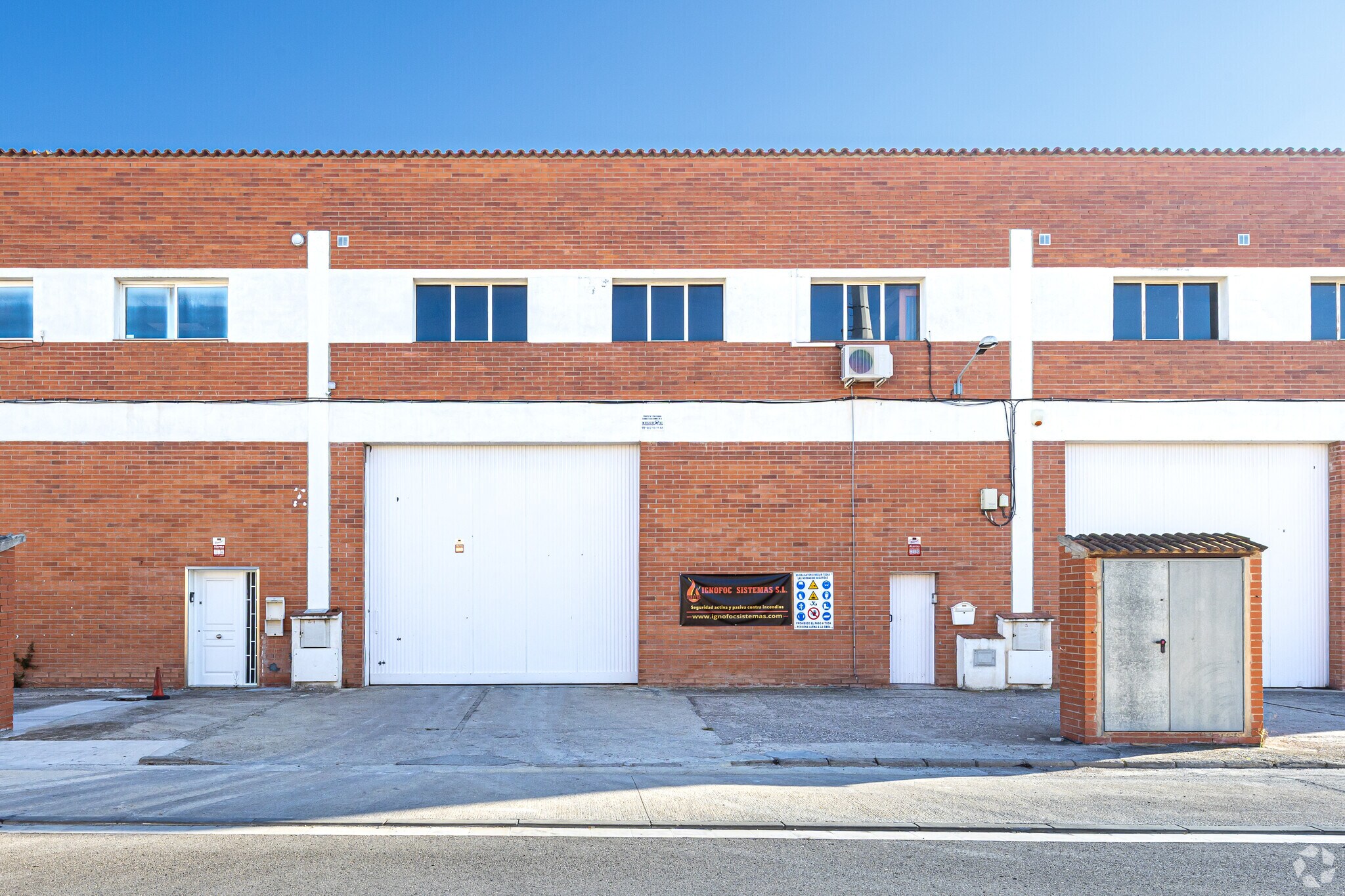 18 Carrer Marie Curie, Sant Esteve Sesrovires, Barcelona for sale Primary Photo- Image 1 of 4