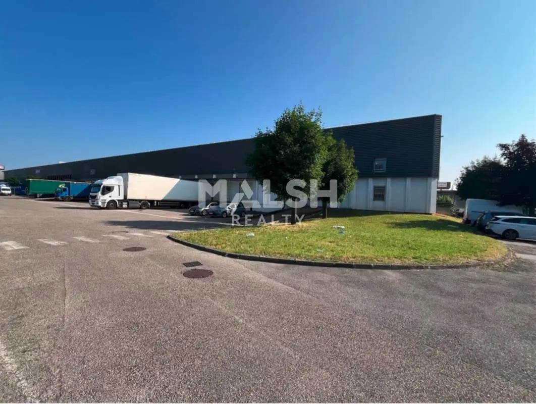 Light Industrial in Vénissieux to rent Primary Photo- Image 1 of 3