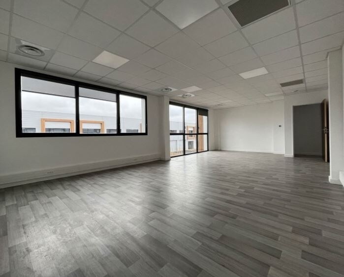 Industrial in Bruguières to rent - Building Photo - Image 2 of 7