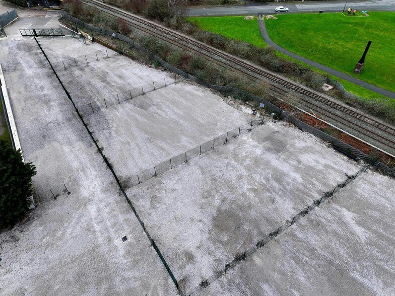 Earle Rd, Widnes to rent - Building Photo - Image 1 of 2