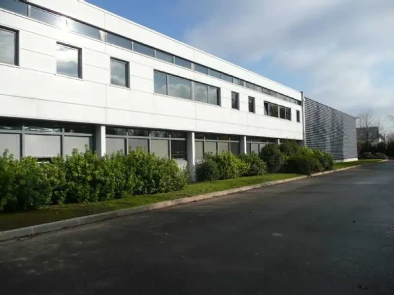Location Local d'activités 3 384 m² - Photo 1