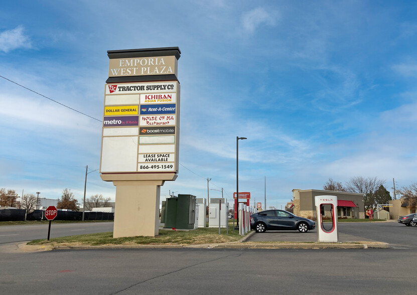 1312 Industrial Rd, Emporia, KS for rent - Building Photo - Image 3 of 6