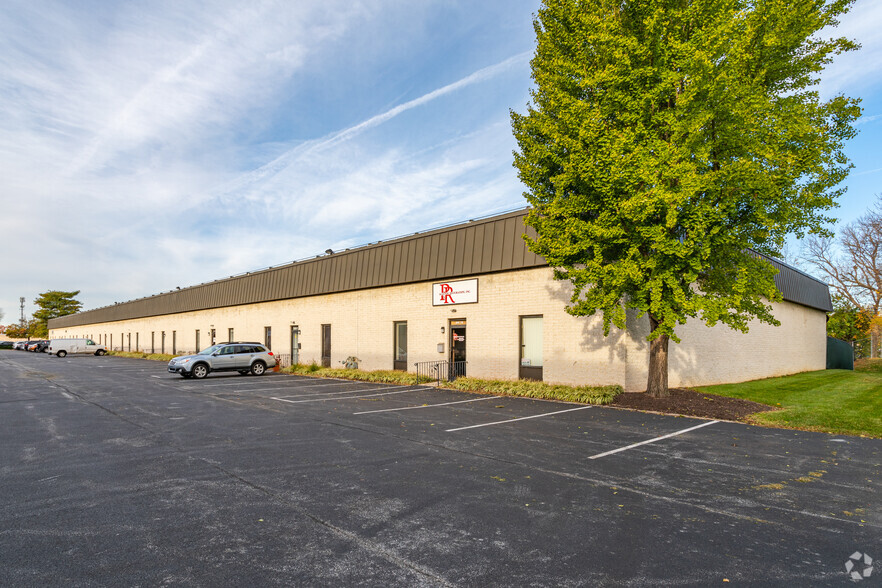 101-110 Darby Commons Ct, Folcroft, PA for rent - Primary Photo - Image 1 of 5