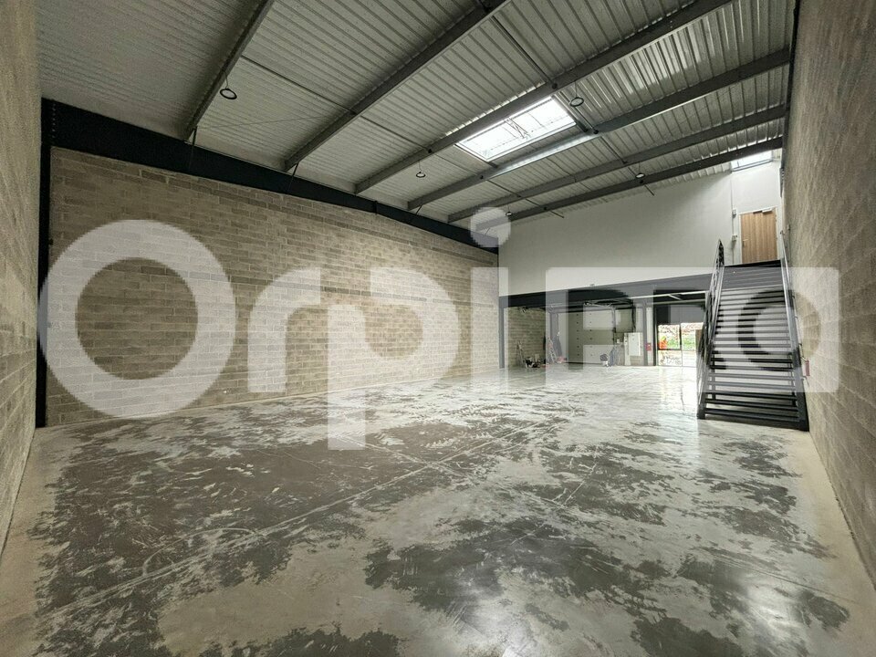 Light Industrial in Bondoufle to rent Interior Photo- Image 1 of 7