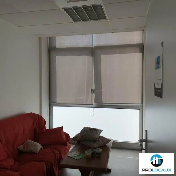 Office in Grenoble to rent - Interior Photo - Image 2 of 6