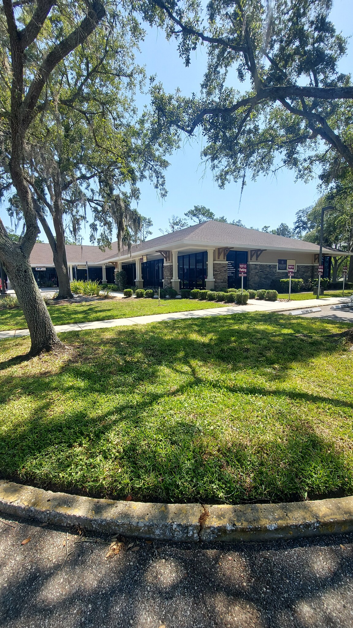 301 East Lake Woodlands Pkwy, Oldsmar, FL for rent Building Photo- Image 1 of 12