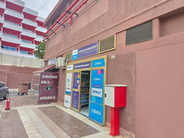 Avenida Estados Unidos, 54, San Bartolomé de Tirajana, Las Palmas for sale - Building Photo - Image 2 of 26