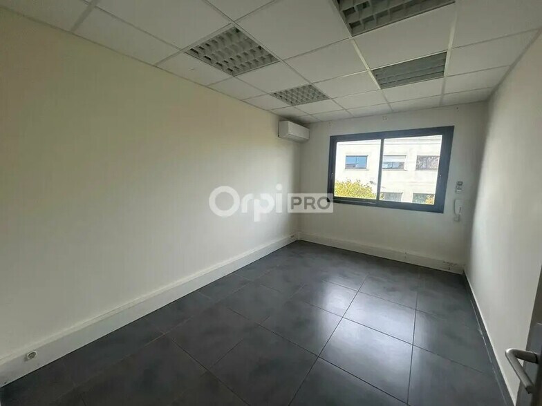 Office in Avignon to rent - Building Photo - Image 2 of 9