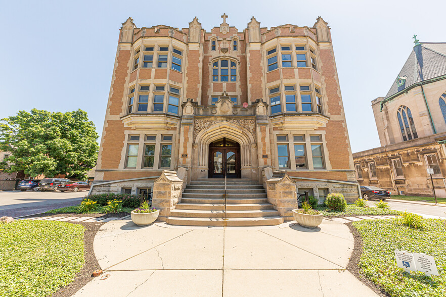 429 E Vermont St, Indianapolis, IN for rent - Building Photo - Image 1 of 22