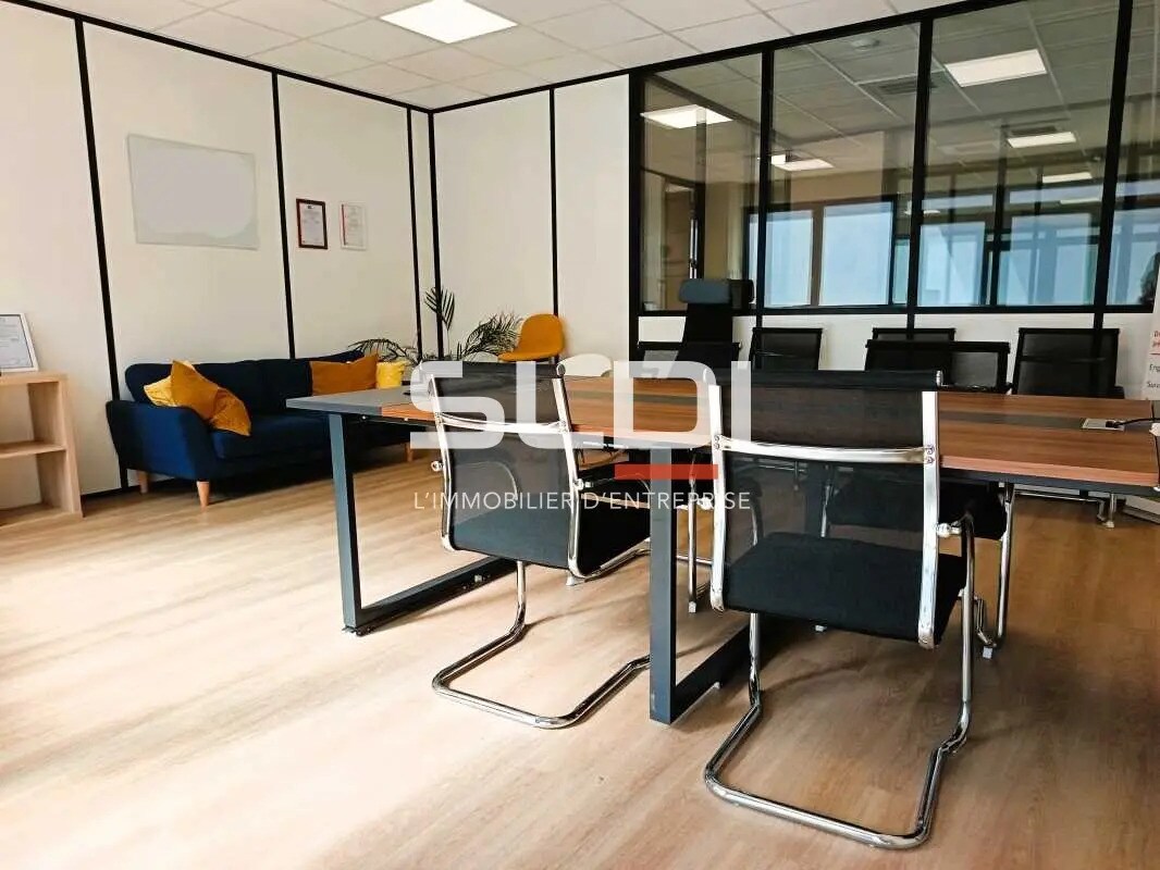 Office in Villeurbanne to rent Interior Photo- Image 1 of 21