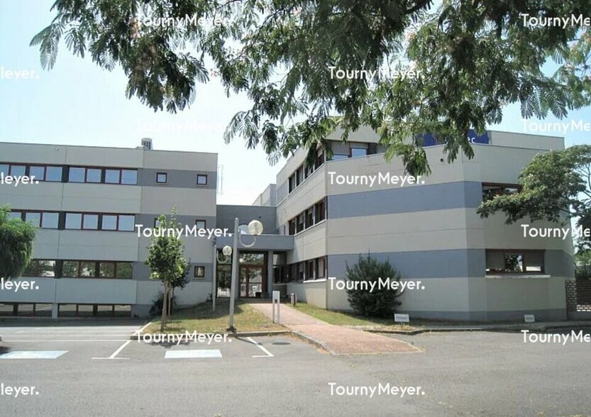 35 Avenue De L'Escadrille Normandie-Niemen, Blagnac to rent - Building Photo - Image 1 of 12