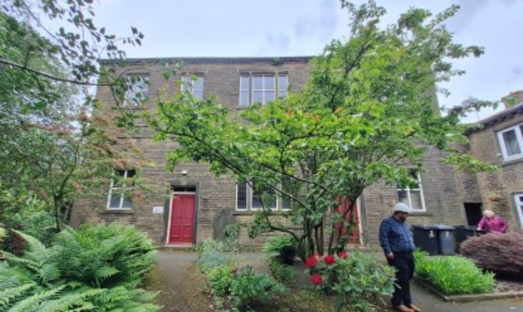 24 Albert Rd, Bradford for sale - Primary Photo - Image 1 of 5