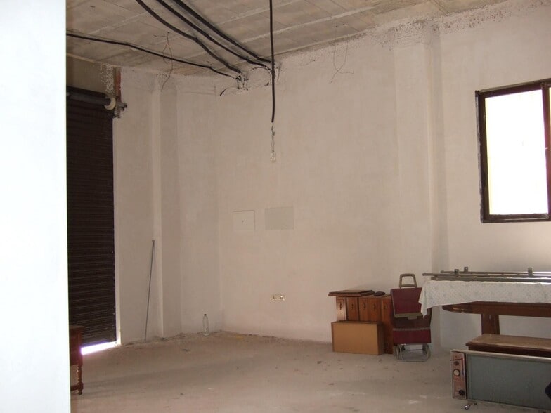 Retail in Almussafes to rent - Building Photo - Image 2 of 3