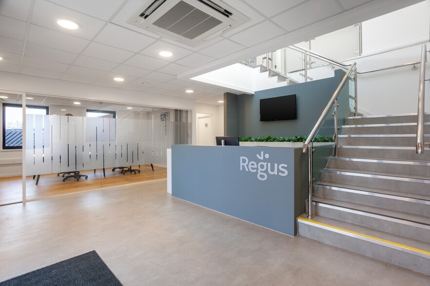 1 Meridian South, Leicester to rent - Interior Photo - Image 2 of 10