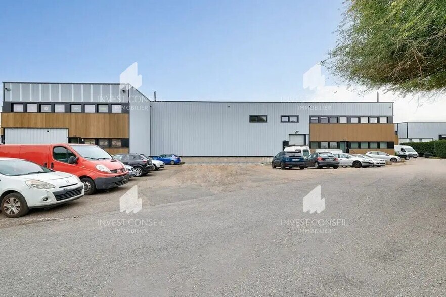 Light Industrial in Villeneuve-la-Garenne to rent - Building Photo - Image 2 of 7