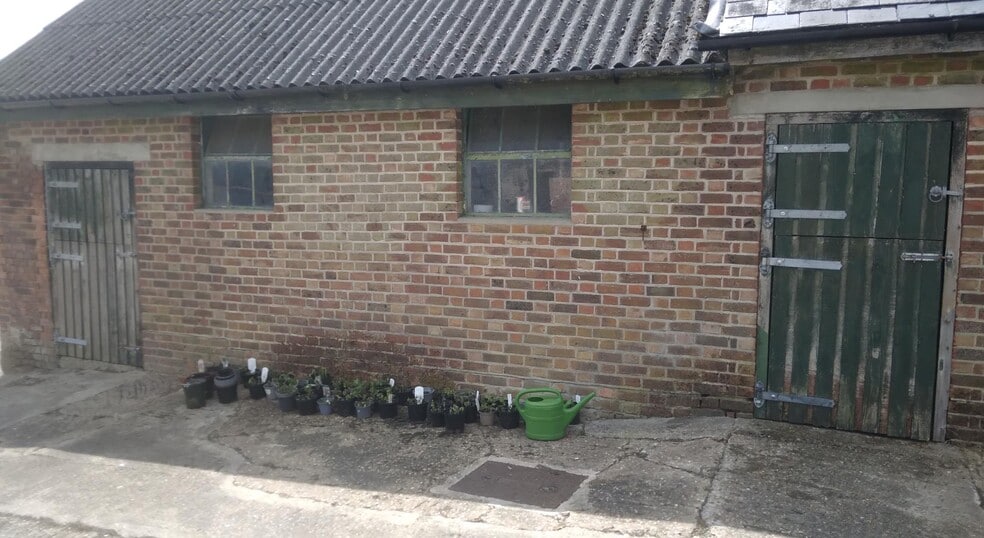 Vowels Ln, East Grinstead to rent - Building Photo - Image 1 of 2