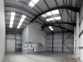 Cowley Mill Rd, Uxbridge to rent Interior Photo- Image 2 of 2