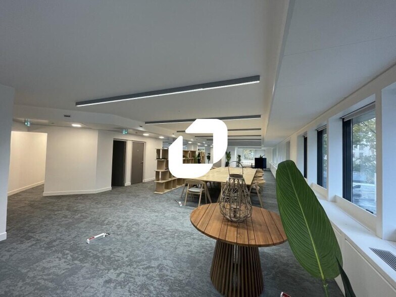 Office in Boulogne-Billancourt to rent - Building Photo - Image 1 of 15