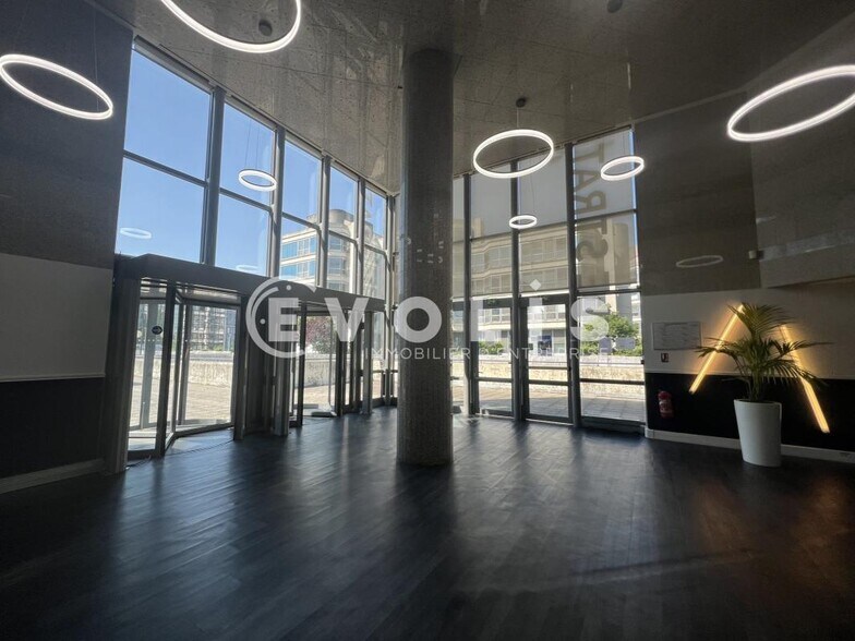 Office in Noisy-le-Grand to rent - Building Photo - Image 2 of 24