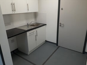 Latherford Close, Wolverhampton to rent Interior Photo- Image 2 of 4